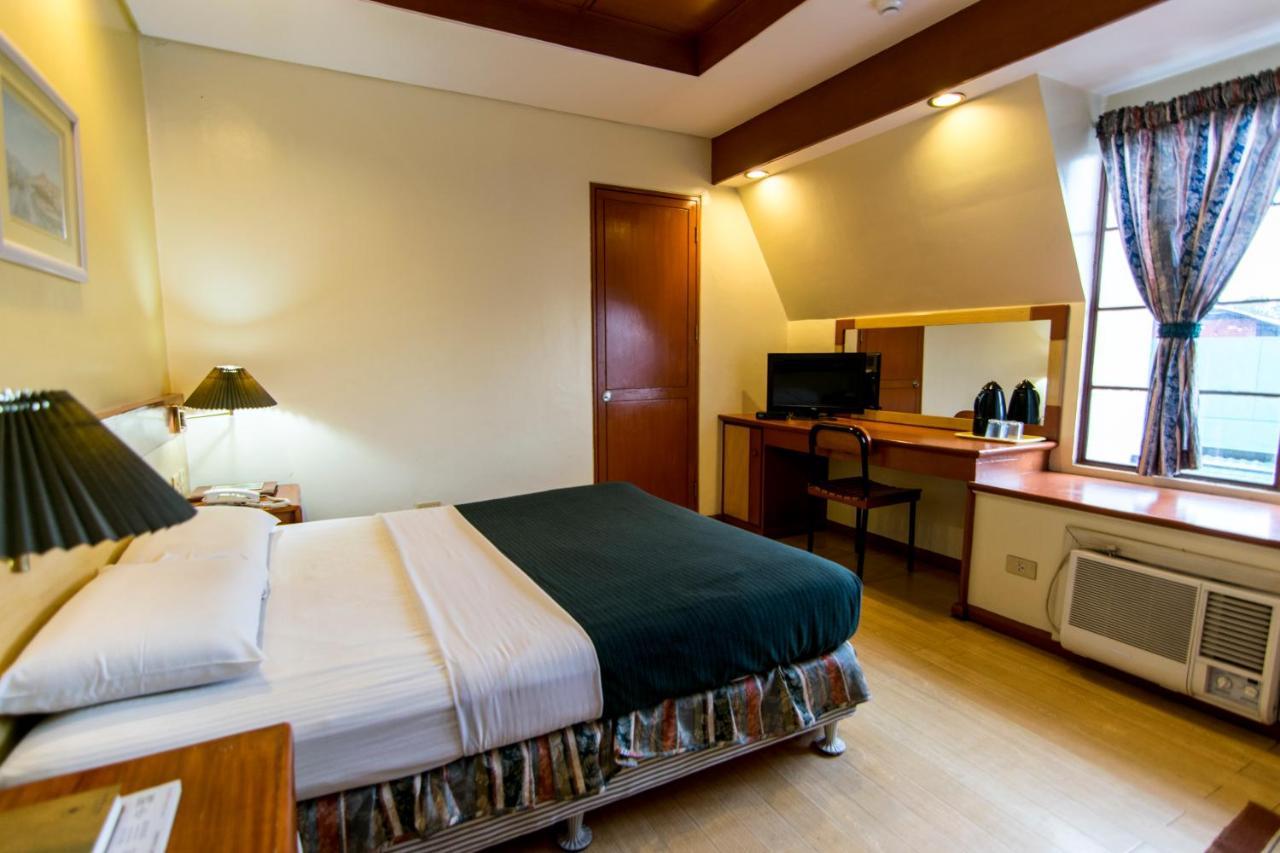 The Manor Hotel Davao Bagian luar foto