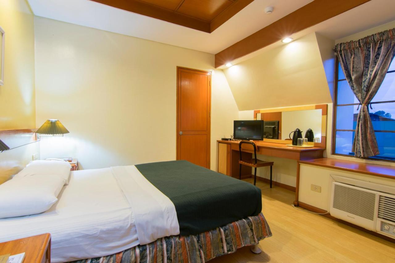 The Manor Hotel Davao Bagian luar foto