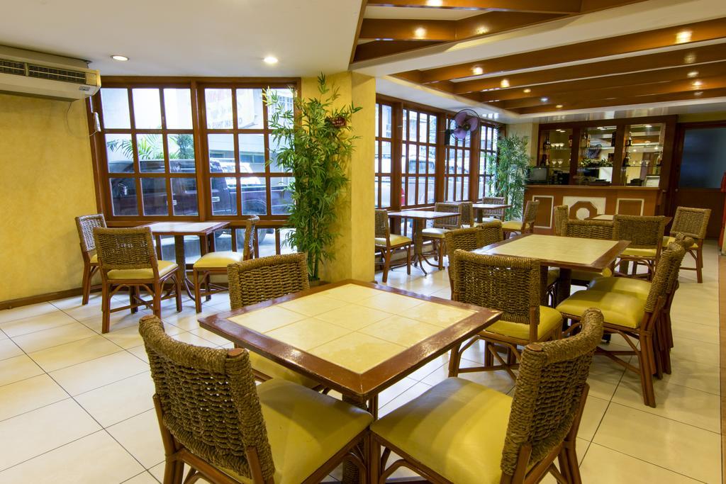 The Manor Hotel Davao Bagian luar foto