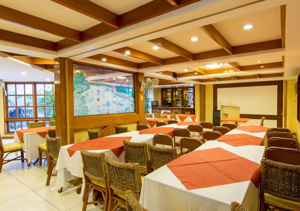 The Manor Hotel Davao Bagian luar foto