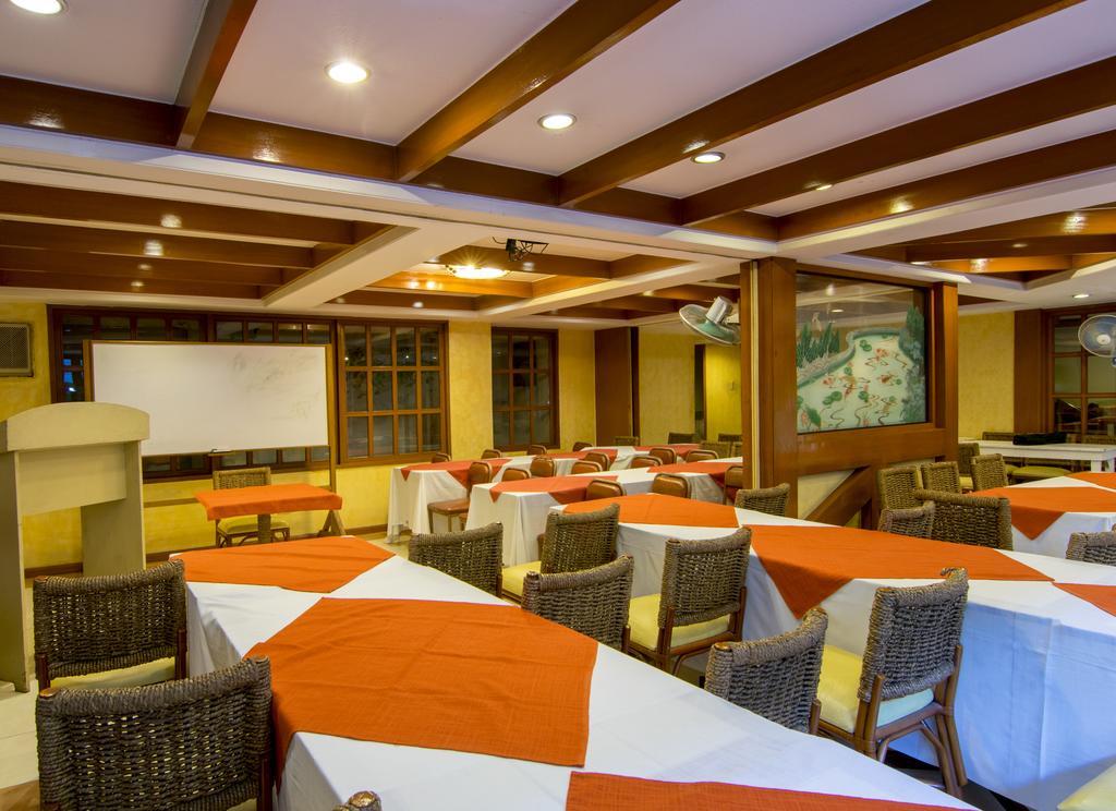 The Manor Hotel Davao Bagian luar foto