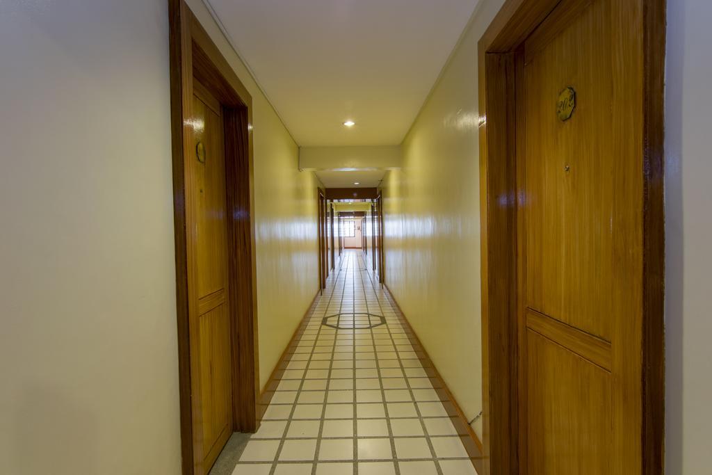 The Manor Hotel Davao Bagian luar foto