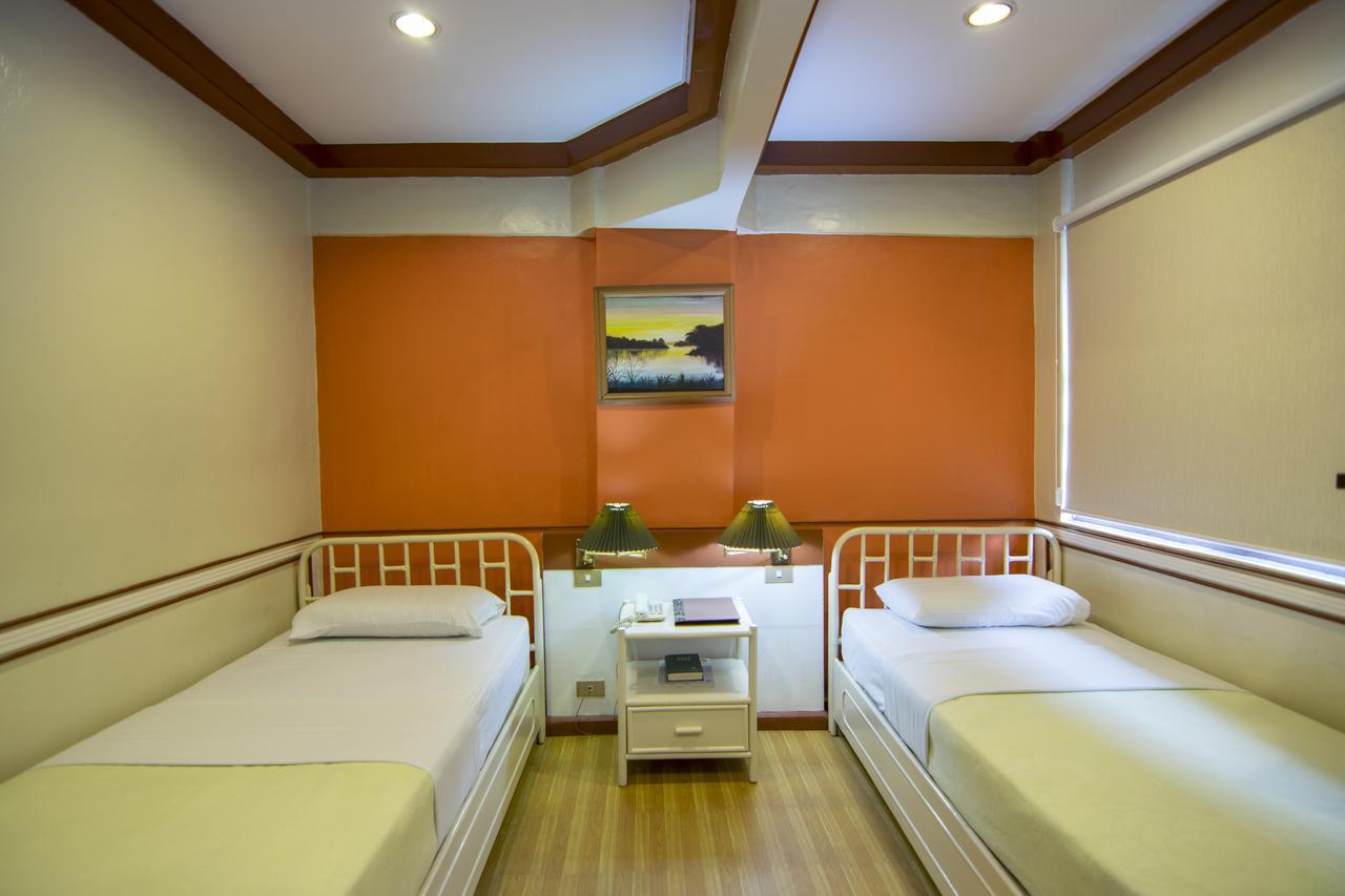 The Manor Hotel Davao Bagian luar foto