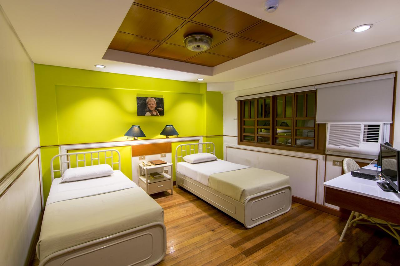 The Manor Hotel Davao Bagian luar foto