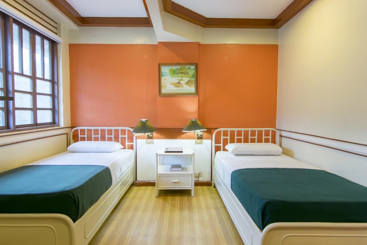 The Manor Hotel Davao Bagian luar foto